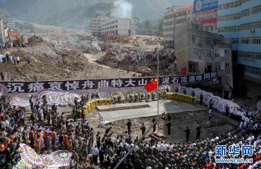 甘肃山洪灾害发布会为遇难者默哀在甘肃发生的严重山洪灾害造成了人员伤亡和财产损失，这是一次令人痛心的悲剧。在相关的发布会上，为遇难者默哀是一种表达深切哀悼和缅怀的方式，也是对遇难者家属和受灾地区人民的慰问和安抚。