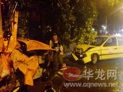湖北孝感一出租车碰撞多车致5人受伤湖北孝感出租车事故致多人受伤，事故现场与反思